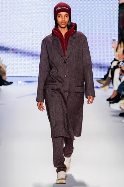 Look 16